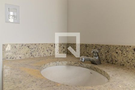 Banheiro de kitnet/studio para alugar com 1 quarto, 33m² em Vila Buarque, São Paulo