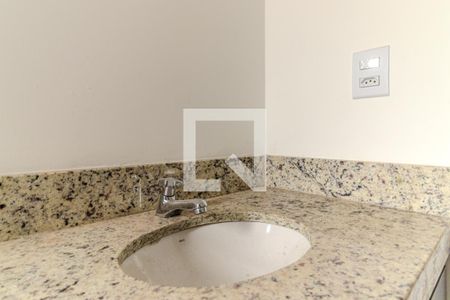 Banheiro de kitnet/studio para alugar com 1 quarto, 33m² em Vila Buarque, São Paulo