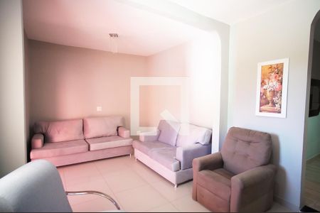 Sala de casa para alugar com 3 quartos, 400m² em Jardim dos Comerciários (venda Nova), Belo Horizonte