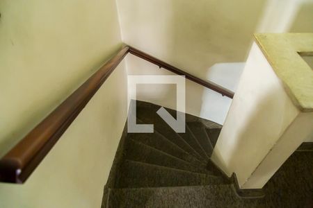 Casa à venda com 108m², 2 quartos e sem vagaCorredor - Escada