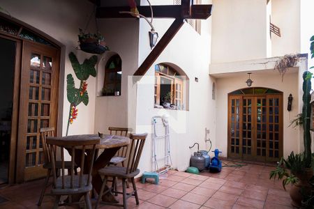 Casa à venda com 108m², 2 quartos e sem vagaQuintal