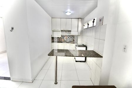 Cozinha de casa para alugar com 2 quartos, 82m² em Barra, Salvador