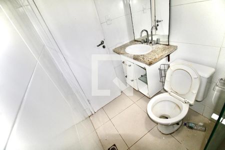 Banheiro de casa para alugar com 2 quartos, 82m² em Barra, Salvador