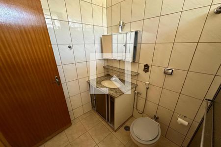 Casa para alugar com 280m², 3 quartos e 3 vagasBanheiro Social