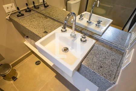 Studio à venda com 28m², 1 quarto e sem vaga Studio à venda com 28m², 1 quarto e sem vagaBanheiro