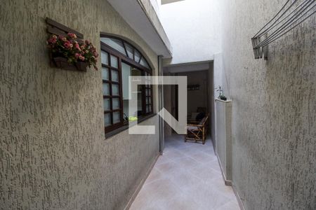 Casa à venda com 242m², 3 quartos e 2 vagasCorredor