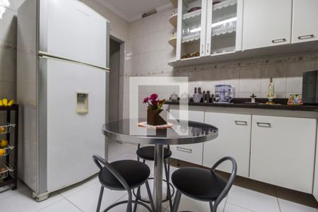 Casa à venda com 242m², 3 quartos e 2 vagasCozinha