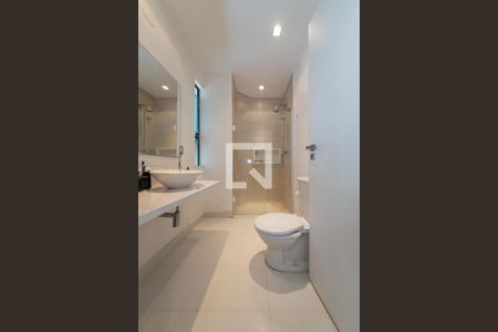 Apartamento à venda com 220m², 5 quartos e 3 vagasBanheiro da Suíte 2