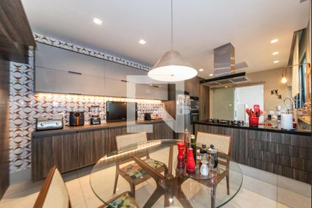 Apartamento à venda com 220m², 5 quartos e 3 vagasCozinha