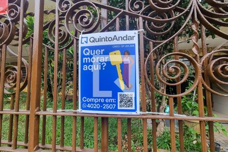 Casa à venda com 300m², 4 quartos e 6 vagasFachada