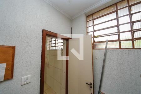 Casa à venda com 300m², 4 quartos e 6 vagasQuarto de Serviço