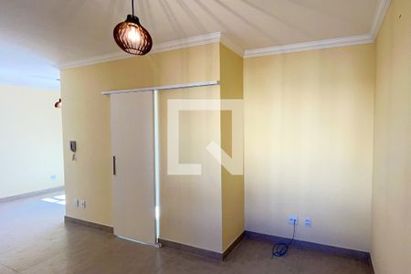 Sala de casa de condomínio para alugar com 2 quartos, 92m² em Dos Ortizes, Valinhos