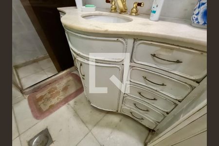 Apartamento à venda com 120m², 3 quartos e sem vagaSuíte banheiro 