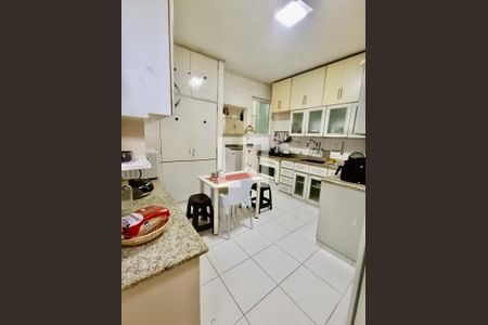 Apartamento à venda com 120m², 3 quartos e sem vagaCopa / Cozinha 