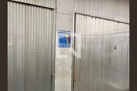 Apartamento à venda com 120m², 3 quartos e sem vagaFachada com cartaz QA