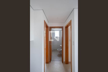 Corredor de apartamento à venda com 2 quartos, 86m² em Piratininga, Belo Horizonte