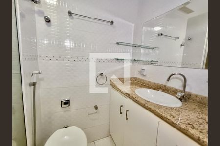 Apartamento à venda com 120m², 3 quartos e sem vagaSuíte banheiro