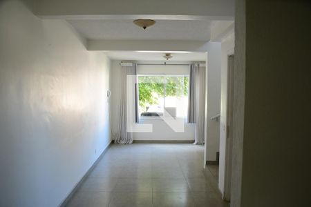 Sala de casa de condomínio para alugar com 2 quartos, 66m² em Jardim Primavera, Cotia