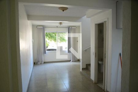 Sala de casa de condomínio para alugar com 2 quartos, 66m² em Bairro Jardim Nossa Senhora das Graças, Cotia