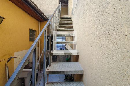 Casa à venda com 75m², 2 quartos e sem vaga Casa à venda com 75m², 2 quartos e sem vagaescada