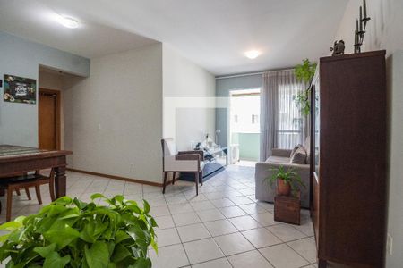Sala de apartamento para alugar com 3 quartos, 86m² em Barreiros, São José