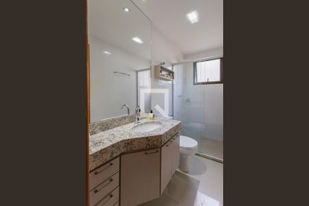 Banheiro da Suíte de apartamento à venda com 4 quartos, 110m² em Buritis, Belo Horizonte