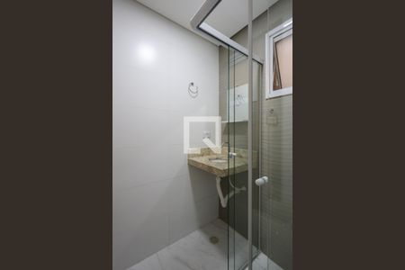 Banheiro de casa de condomínio para alugar com 1 quarto, 40m² em Vila Isolina Mazzei, São Paulo