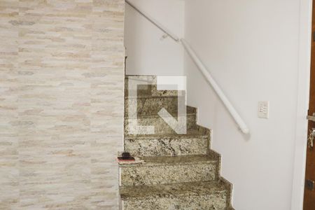 Escada de casa para alugar com 3 quartos, 141m² em Vila Isolina Mazzei, São Paulo