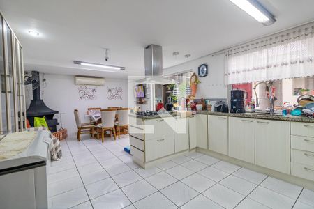 Casa à venda com 442m², 8 quartos e 8 vagasCozinha