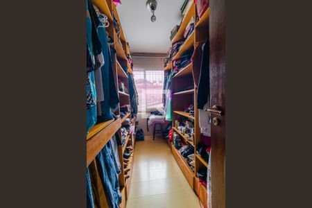 Quarto 1 - Closet de casa à venda com 8 quartos, 442m² em Vila Joao Pessoa, Porto Alegre