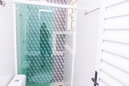 Banheiro de kitnet/studio para alugar com 1 quarto, 35m² em Parque Cisper, São Paulo