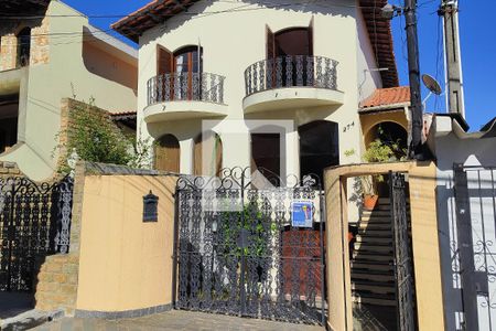 Fachada de casa à venda com 3 quartos, 272m² em Paraíso, Santo André