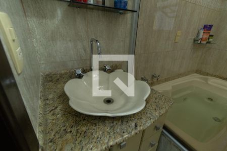 Casa à venda com 240m², 3 quartos e 3 vagasBanheiro da Suíte