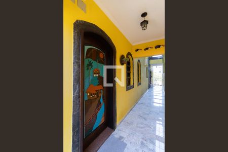 Casa à venda com 240m², 3 quartos e 3 vagasCorredor Lateral