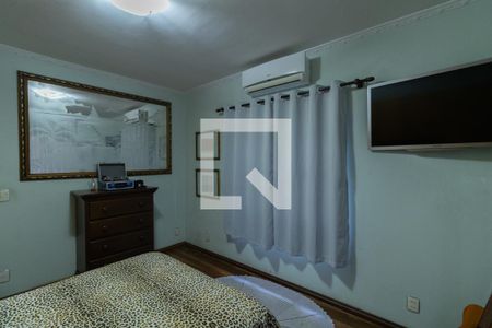 Casa à venda com 240m², 3 quartos e 3 vagasSuíte