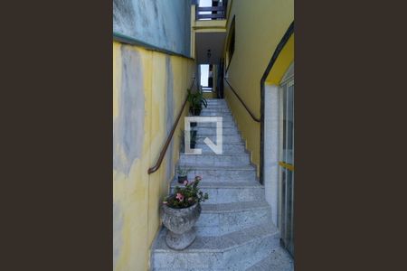 Casa à venda com 240m², 3 quartos e 3 vagasEscada