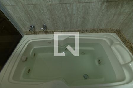 Casa à venda com 240m², 3 quartos e 3 vagasBanheiro da Suíte