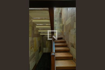 Escadas de casa à venda com 3 quartos, 240m² em Cidade Patriarca, São Paulo