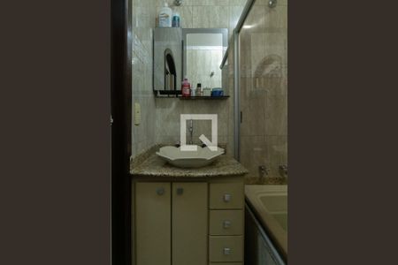 Casa à venda com 240m², 3 quartos e 3 vagasBanheiro da Suíte