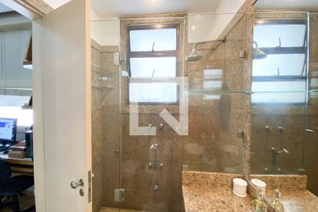 Apartamento à venda com 360m², 3 quartos e 3 vagasBanheiro da Suíte 2