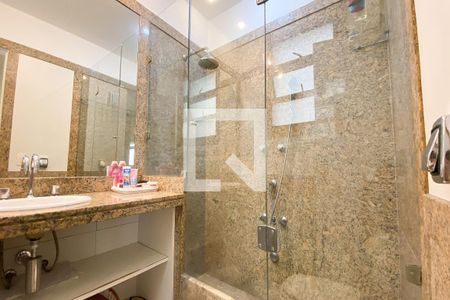 Apartamento à venda com 360m², 3 quartos e 3 vagasBanheiro da Suíte 1