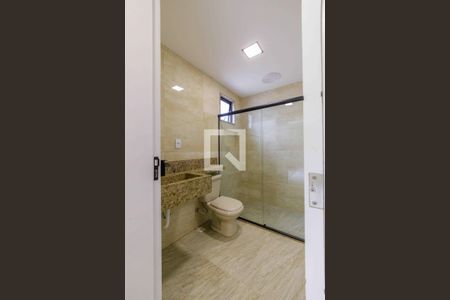 Banheiro da Suíte 1 de casa de condomínio para alugar com 5 quartos, 157m² em Recreio dos Bandeirantes, Rio de Janeiro