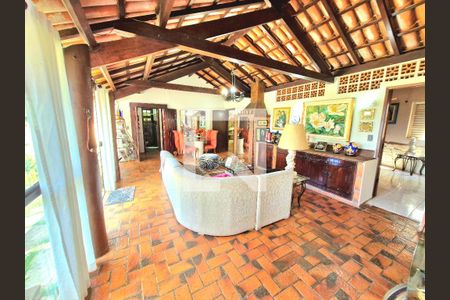 Casa à venda com 140m², 3 quartos e 3 vagas Casa à venda com 140m², 3 quartos e 3 vagasSala