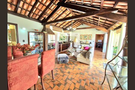 Casa à venda com 140m², 3 quartos e 3 vagas Casa à venda com 140m², 3 quartos e 3 vagasSala