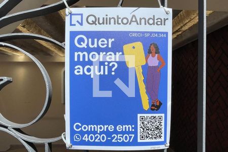 Casa à venda com 320m², 3 quartos e 3 vagas Casa à venda com 320m², 3 quartos e 3 vagasFachada