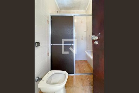 Casa à venda com 320m², 3 quartos e 3 vagas Casa à venda com 320m², 3 quartos e 3 vagasBanheiro de Serviço