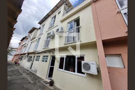 Fachada  de casa para alugar com 3 quartos, 106m² em Todos Os Santos, Rio de Janeiro