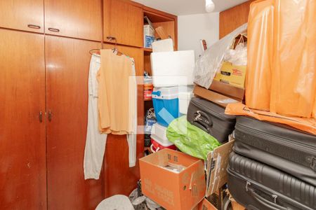 Apartamento à venda com 160m², 4 quartos e 3 vagas Apartamento à venda com 160m², 4 quartos e 3 vagasQuarto de Serviço