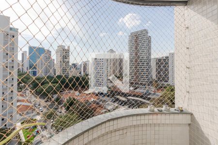 Apartamento à venda com 160m², 4 quartos e 3 vagas Apartamento à venda com 160m², 4 quartos e 3 vagasVaranda da Suíte 1