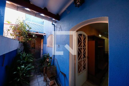 Casa para alugar com 200m², 4 quartos e 2 vagasCorredor externo